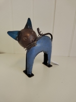 Staande kat van gerecycled blik