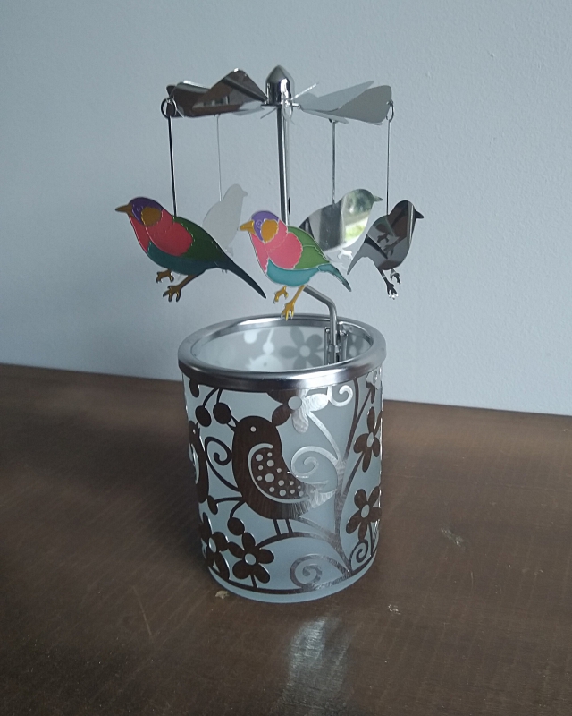 Kaars carrousel - gekleurde vogels met glazen bekertje