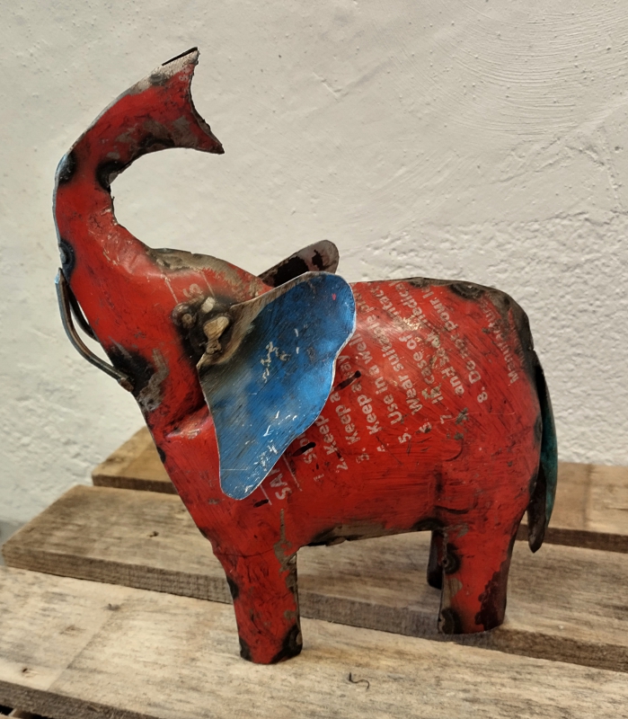 Olifant van gerecycled blik