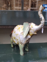 Olifant van gerecycled blik
