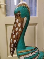 Houten pelikaan op paal - L