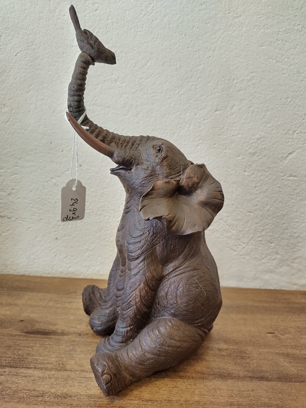 Beeld olifant zittend