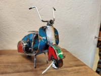 Miniatuur Vespa van oude metalen