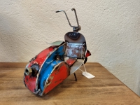 Miniatuur Vespa van oude metalen