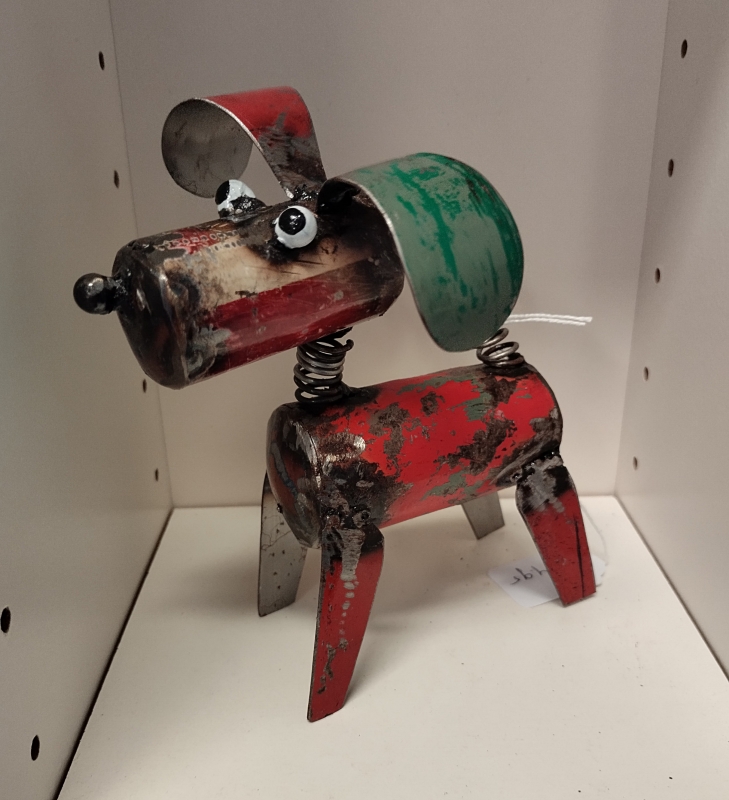 Mini hond van gerecyclede metalen