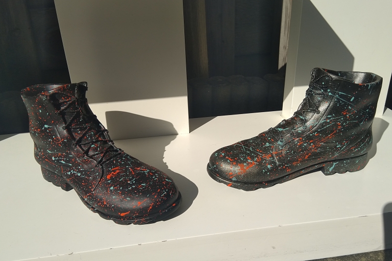 Decoratieve schoen streetart verfspetters