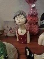 Beeld vrouw met koptelefoon