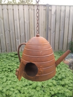Vogelhuis theepot antiek roest bijen