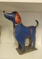 Hond Bella van gerecycled blik