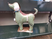 Hond Bella van gerecycled blik