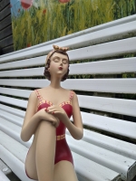 Beeld baddame zittend rood