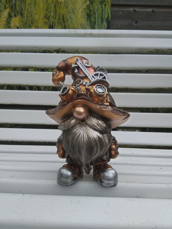 Beeld steampunk kabouter - 1