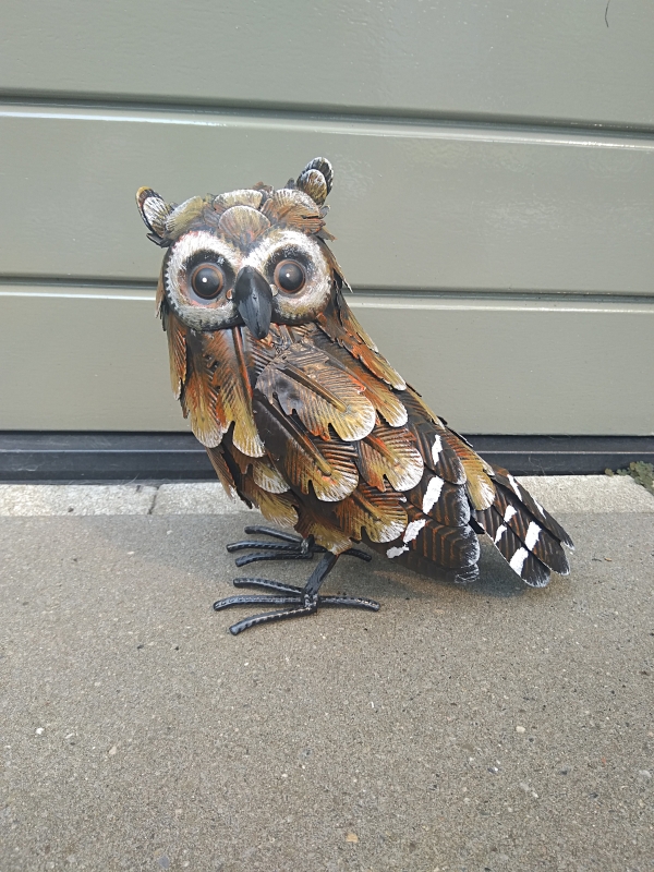 Metalen decoratie uil