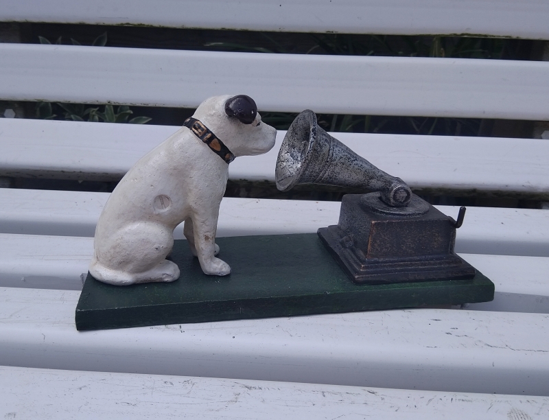 Beeldje His Master's Voice