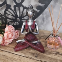 Beeld dame figuur yoga bordeaux