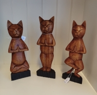 Handgesneden yoga kat - staand
