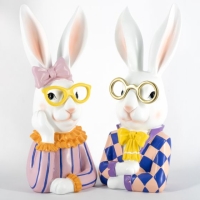 Beeld rabbit vrouw met bril