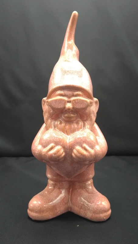 Beeld kabouter met hart