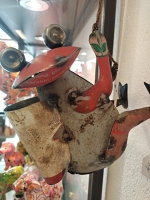 Klimmende kikker van gerecycled blik