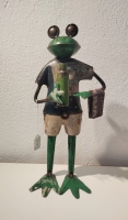 Kikker met waterfles van gerecycled blik