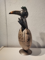 Vogel in ei van gerecycled blik