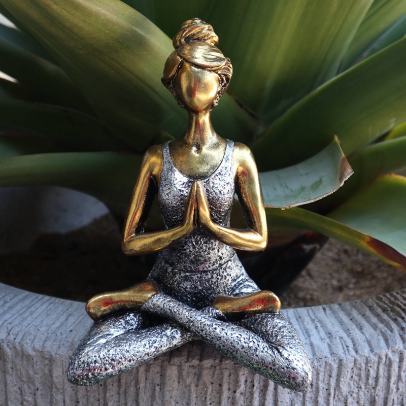 Beeld dame figuur yoga zilver