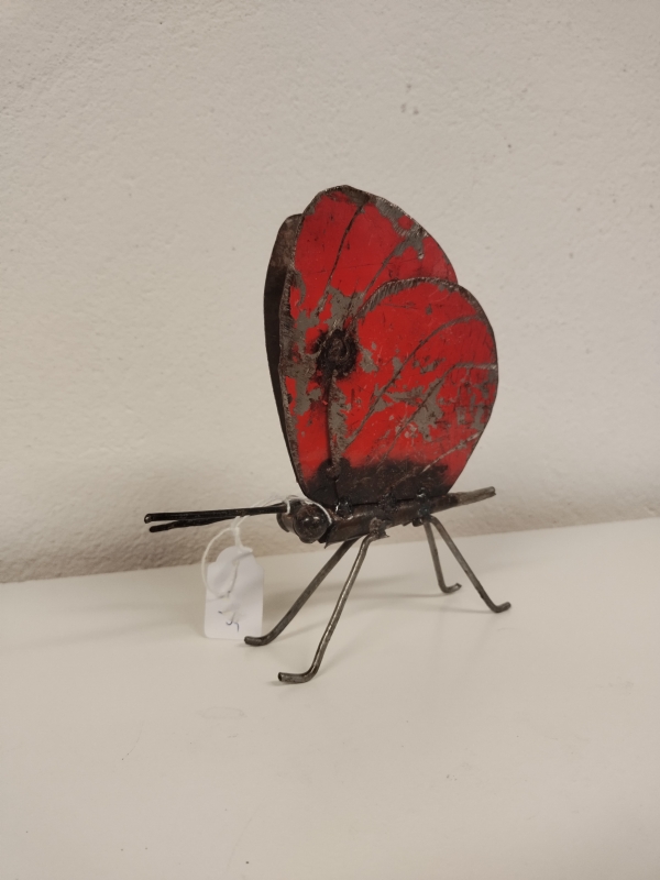 Metalen vlinder rood uit Zimbabwe