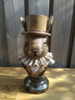 Beeld steampunk konijn met hoed