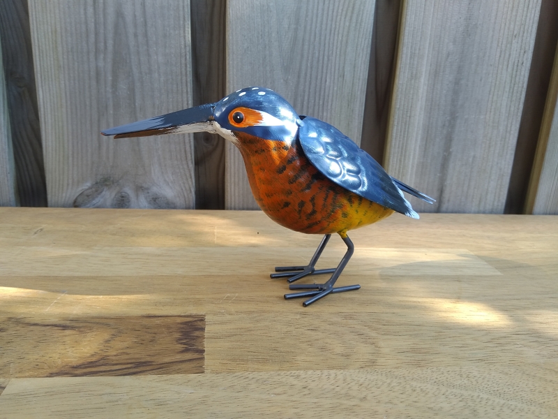Metalen beeldje ijsvogel