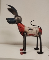 Staande hond flapoor van gerecycled blik