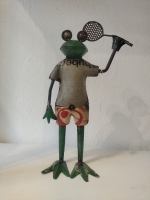 Kikker met tennisracket van gerecycled blik