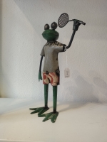 Kikker met tennisracket van gerecycled blik